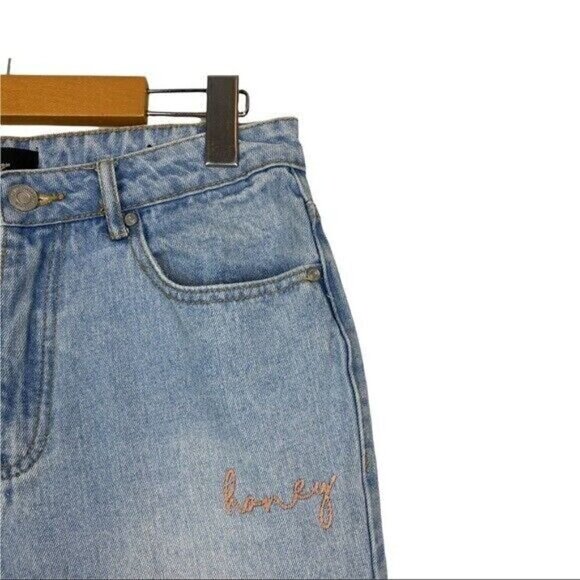 MISSGUIDED Riot Light Wash High Waist Distressed Mom Jeans Graphic Print US 6 - Picture 5 of 12